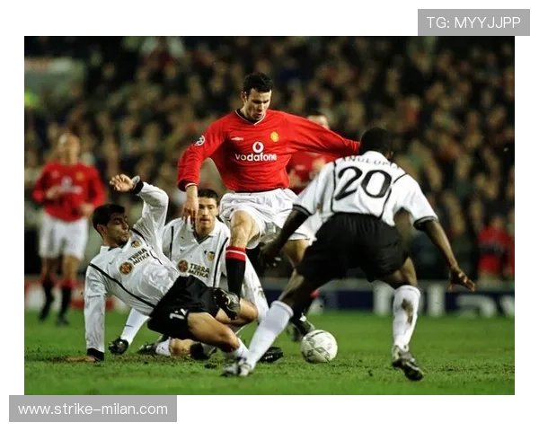 中场足球球星的全名及其在足球界的重要地位解析