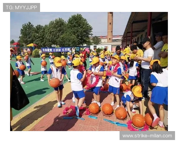 迷你版足球球星可爱化身 展现球场英姿与童真魅力 迷你版足球球星可爱化身 展现球场英姿与童真魅力